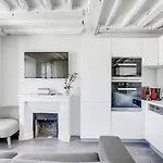 Luxury, Cosy & Quiet 1 Bedroom Apt, St-Germain-Des-Pres